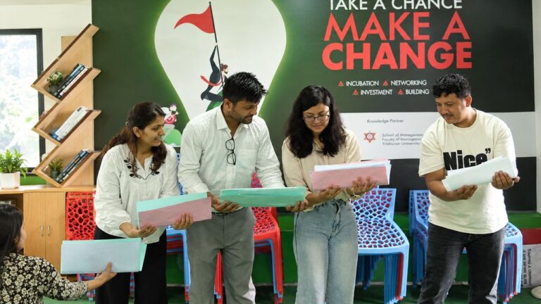 नबिल एसएसईका सहभागीहरू उद्यमशीलता विकाससम्बन्धी कार्यक्रममा
