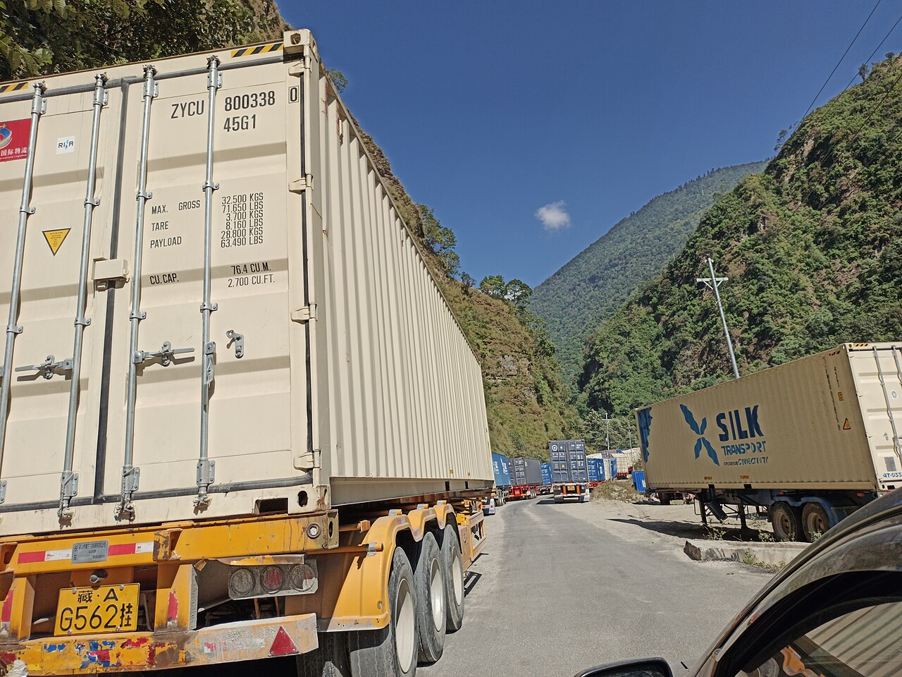 नेपाल चीन तातोपानी सीमा क्षेत्रमा मालवाहक कन्टेनरको प्रतिनिधिमूलक तस्बिर